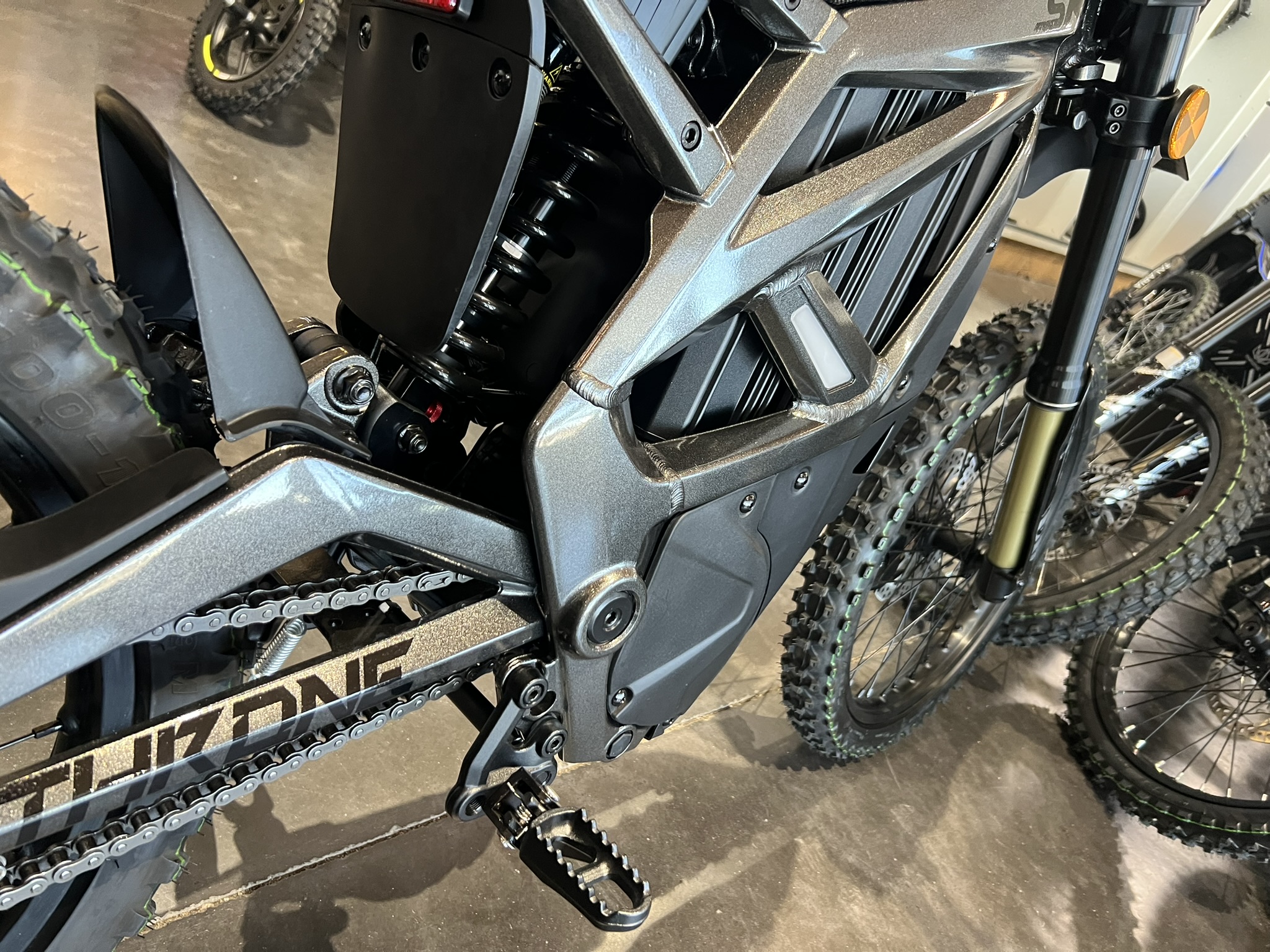 SRPNT X3 GREY BACK LOWER SIDE PROFILE