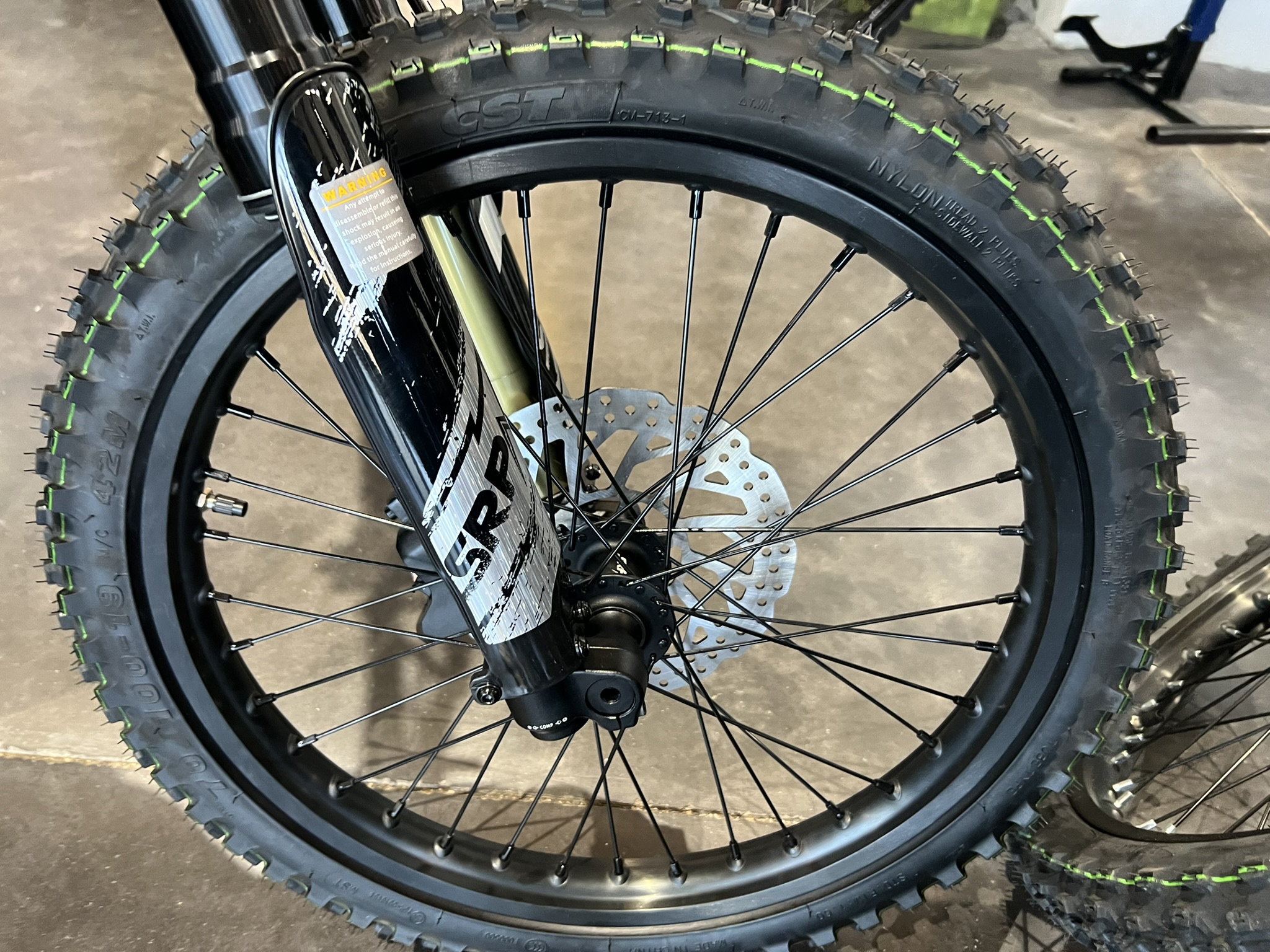 SRPNT X3 GREY FRONT TIRE