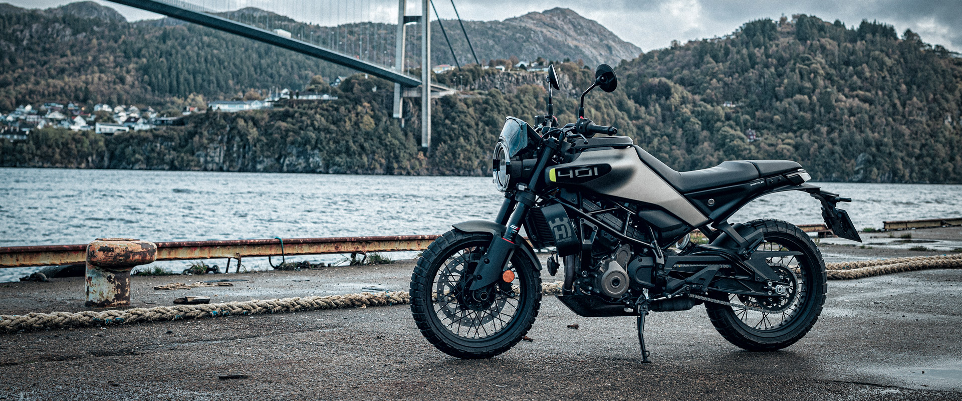 2023 Husqvarna Svartpilen 401 action-2