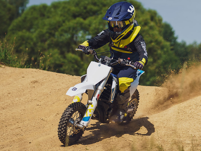 Husqvarna EE 3 Bike Action 2