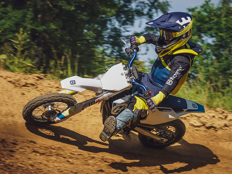 Husqvarna EE 5 Bike Action 1