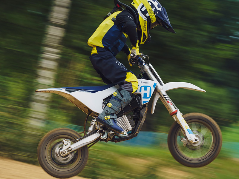 Husqvarna EE 5 Bike Action 2